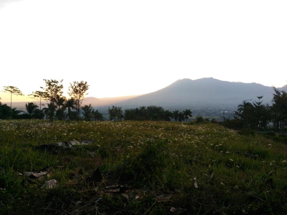 Villa Malang Puncak Buring 外观 照片